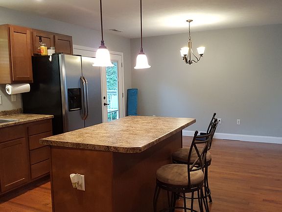 4th image of 275 Alum St