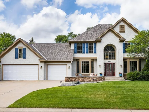 5935 Parkwood Dr, Shoreview, MN 55126