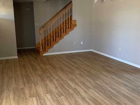 3rd image of 1601 Greenwood Cir
