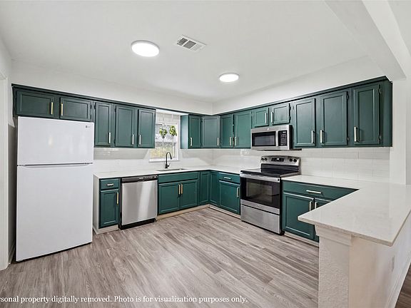 5th image of 135 Mannington Dr