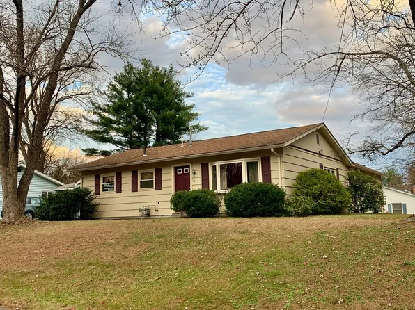 14 Locust St, Greenfield, MA 01301