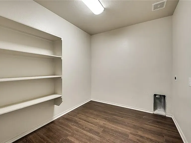 1109 Boxwood Dr — Photo 12