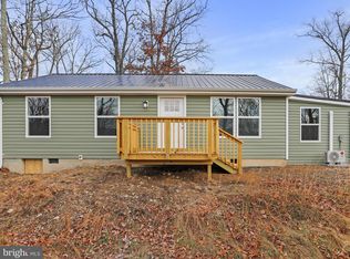 902 Wisteria Ln, Berkeley Springs, WV