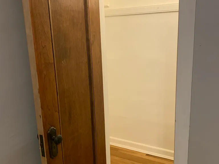 5352 N Winthrop Ave #2 — Photo 4