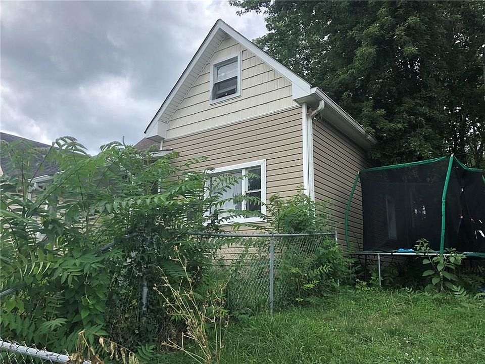 2nd image of 942 N Belmont Ave