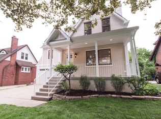 834 N Summit St, Wheaton, IL 60187