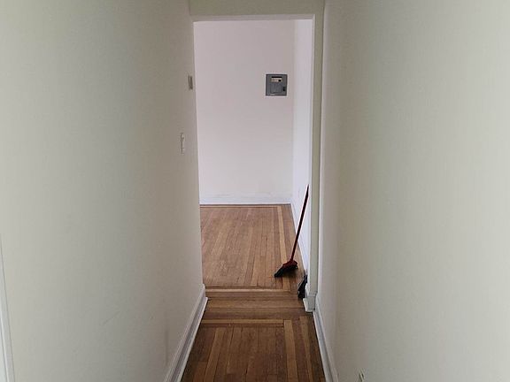 2nd image of 22 Kew Gardens Rd #2A-KEW