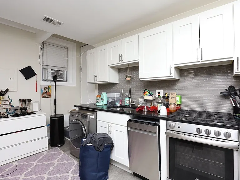 648.5 W Roscoe St #DG — Photo 2