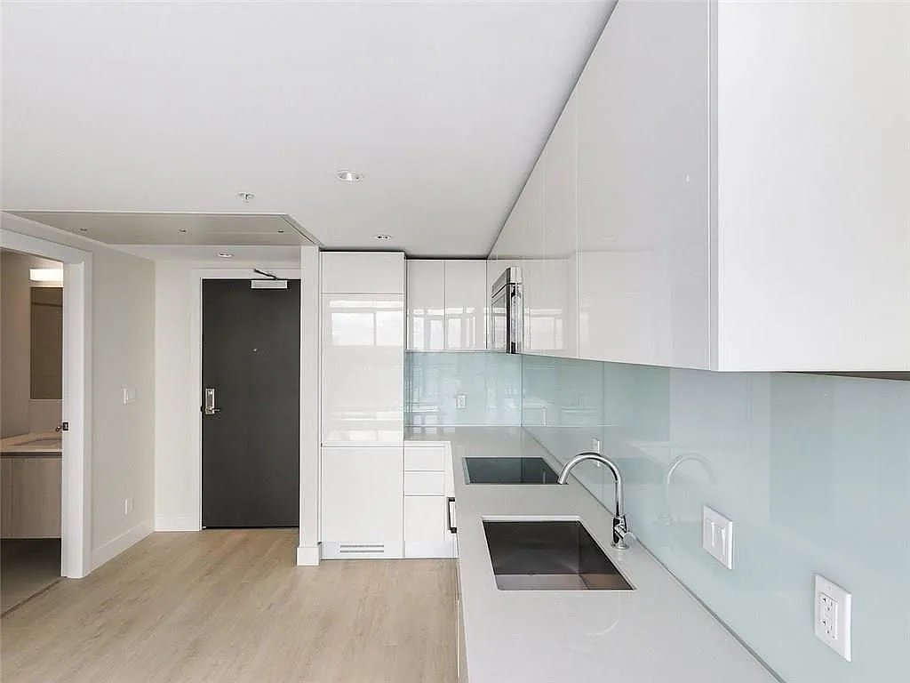 Cozy; Convenient 1 Bed Condo in The Guardian (CIP153) — Photo 2