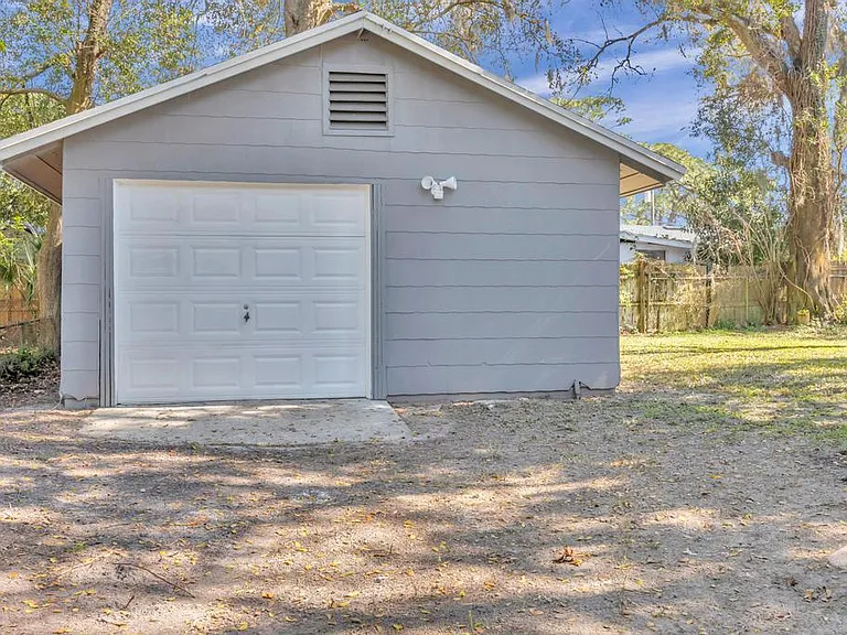 8025 Paul Jones Dr — Photo 14