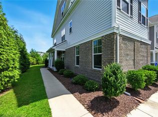 301 Sikeston Ln, Chesapeake, VA 23322