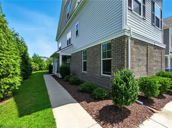 301 Sikeston Ln, Chesapeake, VA 23322