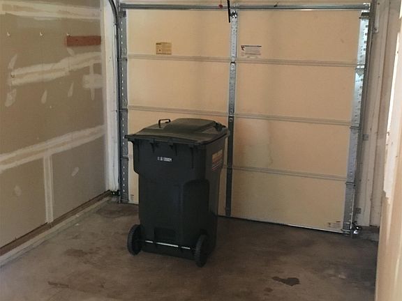 1 Car Garage