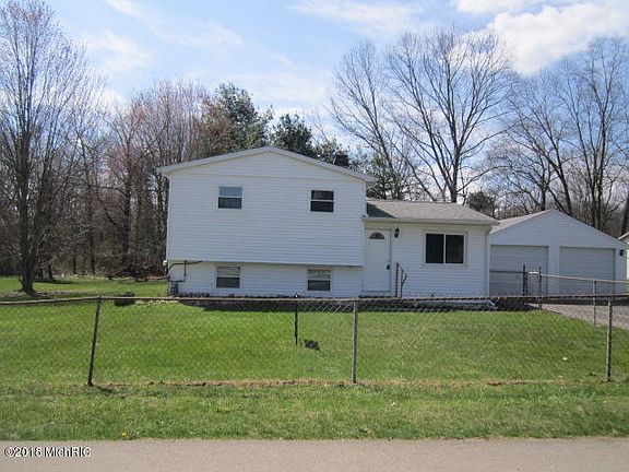 2nd image of 293 Oak St