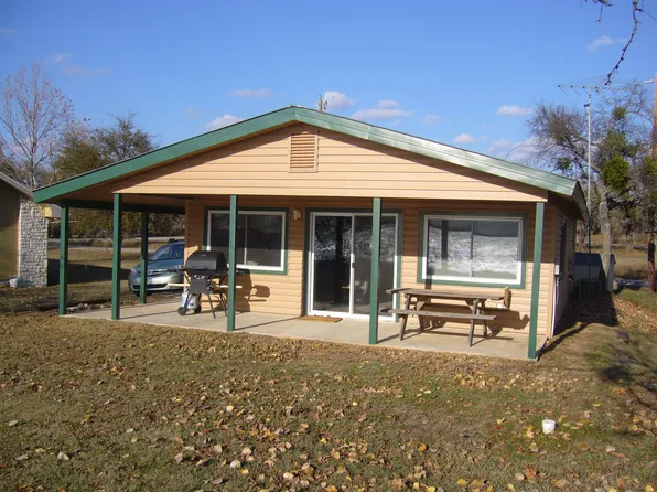 612 W Lakecrest Dr, Bluffton, TX 78607