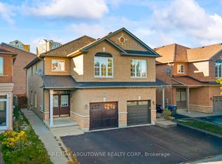 128 Breton Ave, Mississauga, ON L4Z 4K5