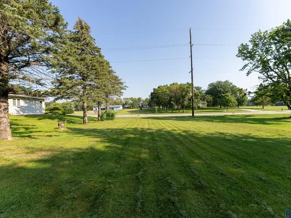 E Boynton Ave, Lennox, SD 57039