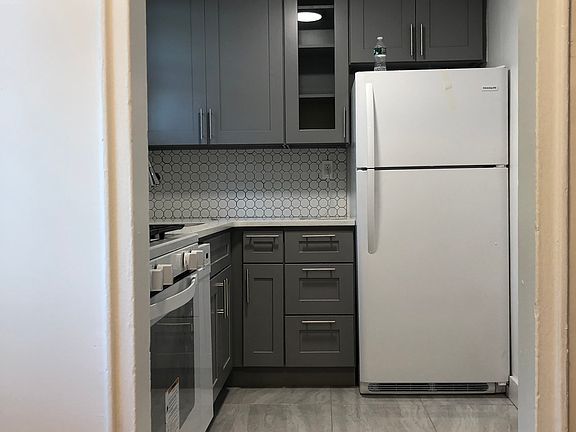 4th image of 106 Spruce St #1A