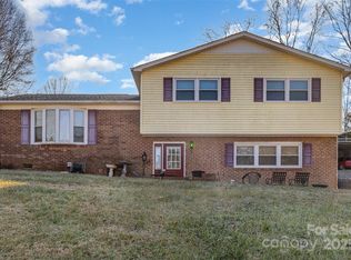 2465 Cedar Valley Dr, Conover, NC 28613