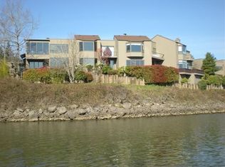 6132 S Riverpoint Ln, Portland, OR 97239