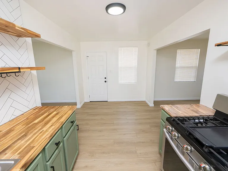 1053 Florence St — Photo 21
