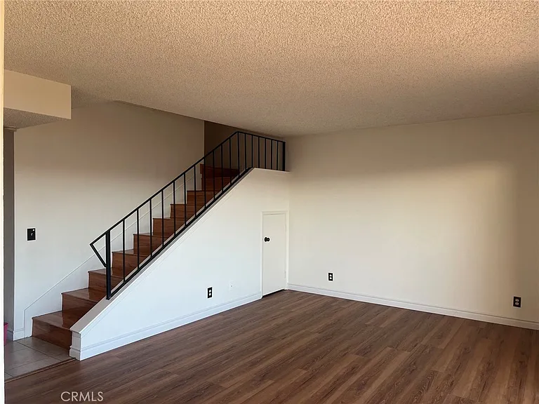 238 Hillcrest Dr — Photo 5