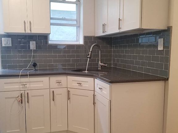 3rd image of 2926 Wickham Ave #2