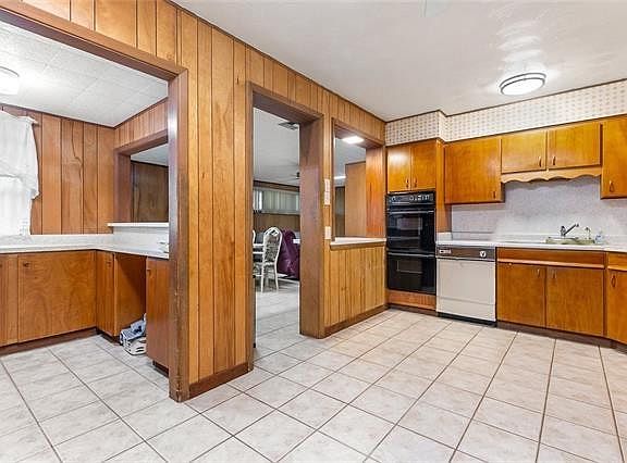 5th image of 23 Donald Ct