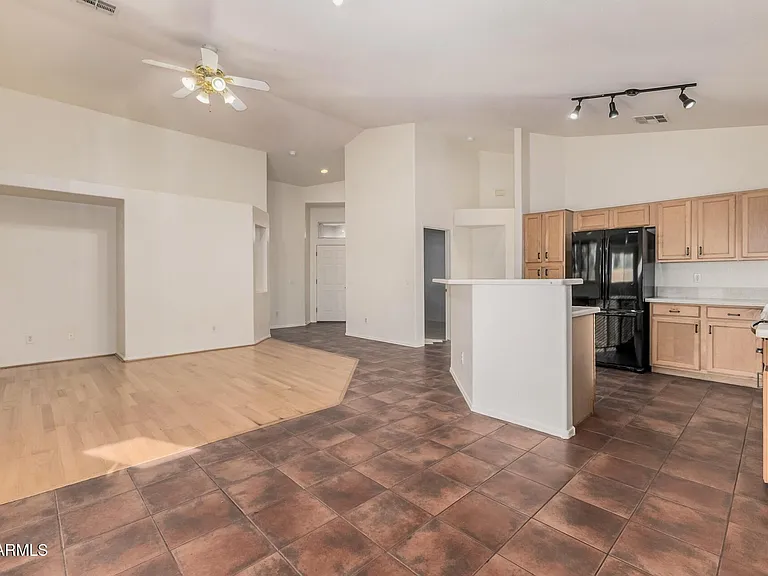 2205 S Harper — Photo 11