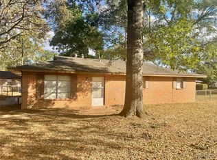 195 Meadow Lane Dr, Elmore, AL 36025