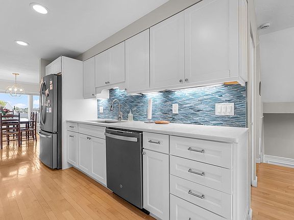 5th image of 7 Whaler Ln