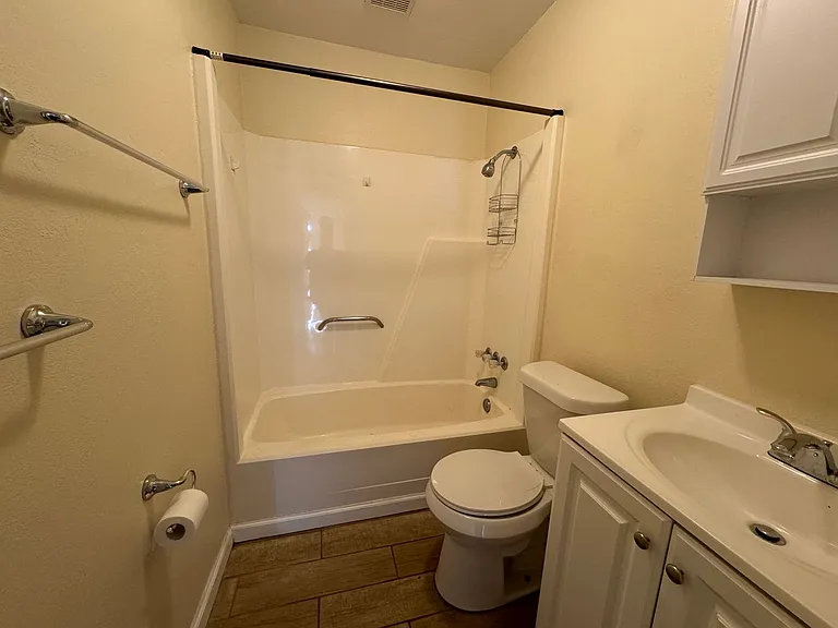 Apartment Close to Lyon College — Photo 18