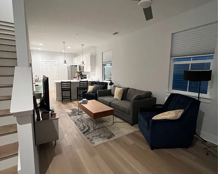 2044 Arbutus Ave — Photo 5