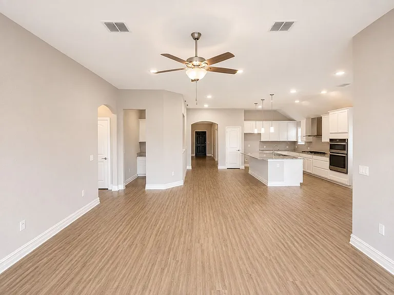 2816 Redbud Ln — Photo 5