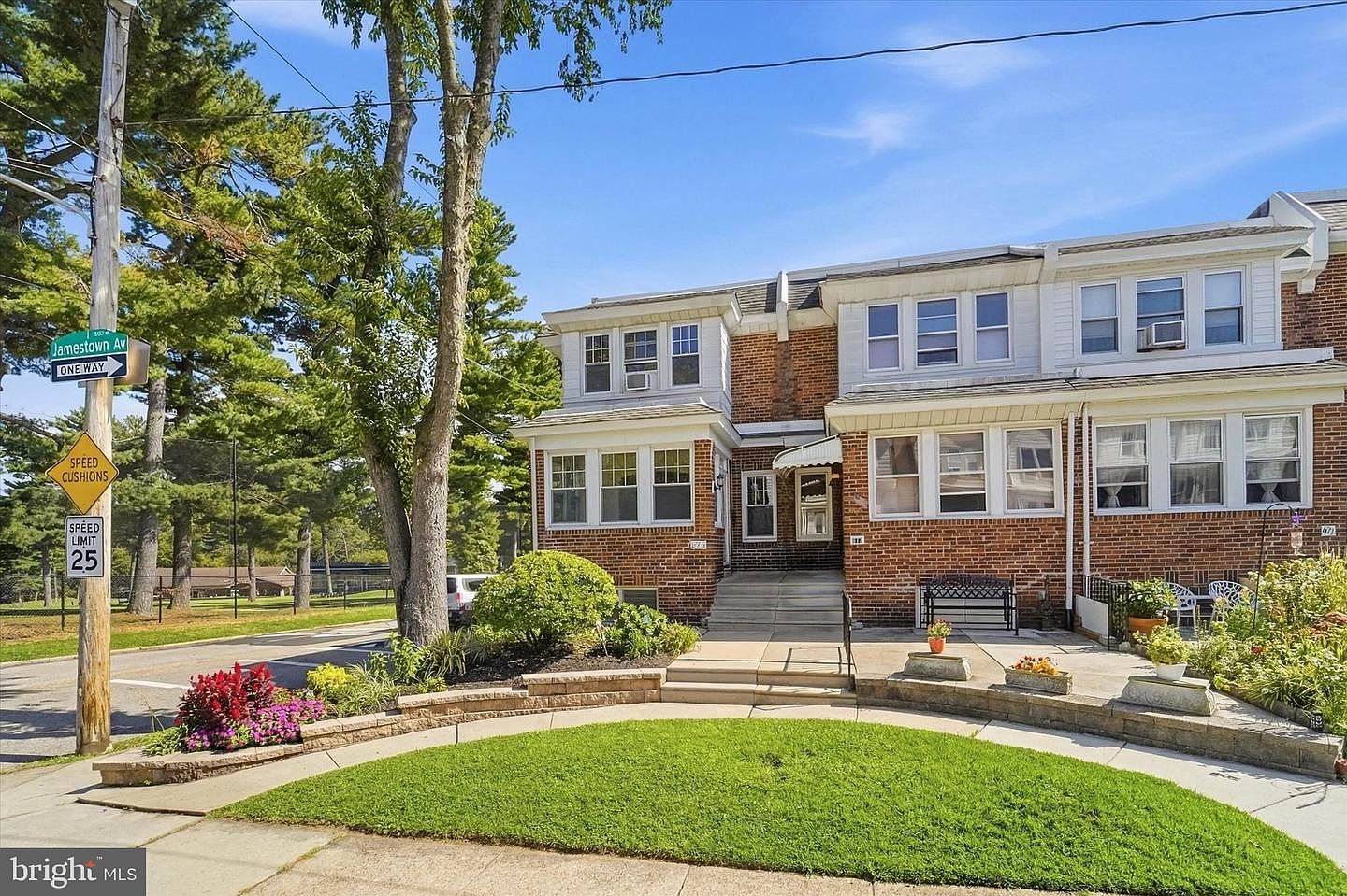 675 Jamestown St — Walnut Lane Golf Club