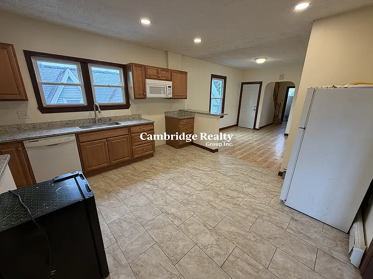 569R Main St #2R — Photo 2