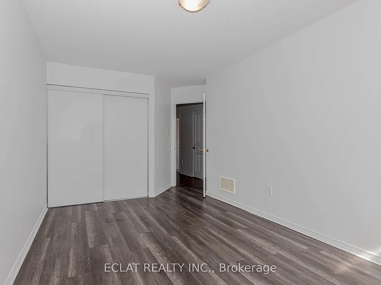 2 Lancaster Ct — Photo 32
