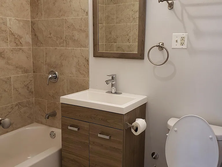 1420 W Estes Ave #2D — Photo 9