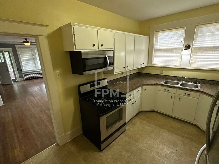 954 Sheridan St — Photo 5