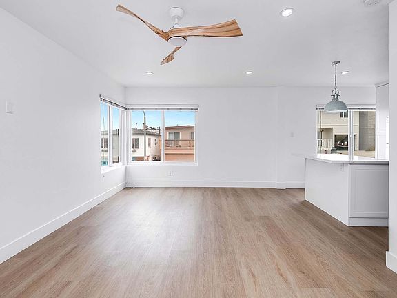 5th image of 216 Rosecrans Ave #A