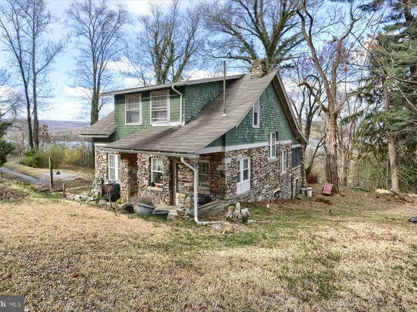 4 Hillside Rd, Dauphin, PA 17018