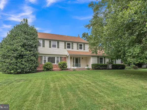 9 Sunnybrook Dr, Doylestown, PA 18901
