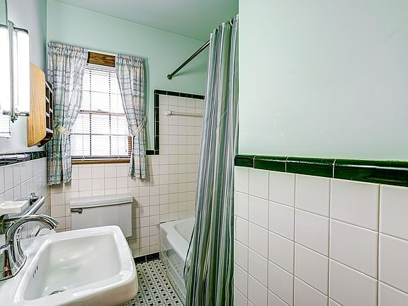 4th image of 231 Roseneath Ave
