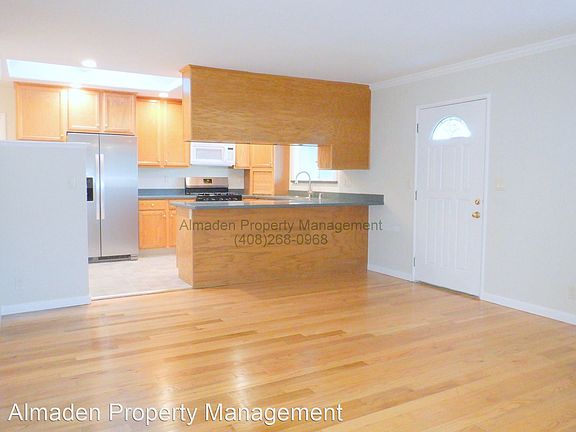 5th image of 251 Bartlett Ave