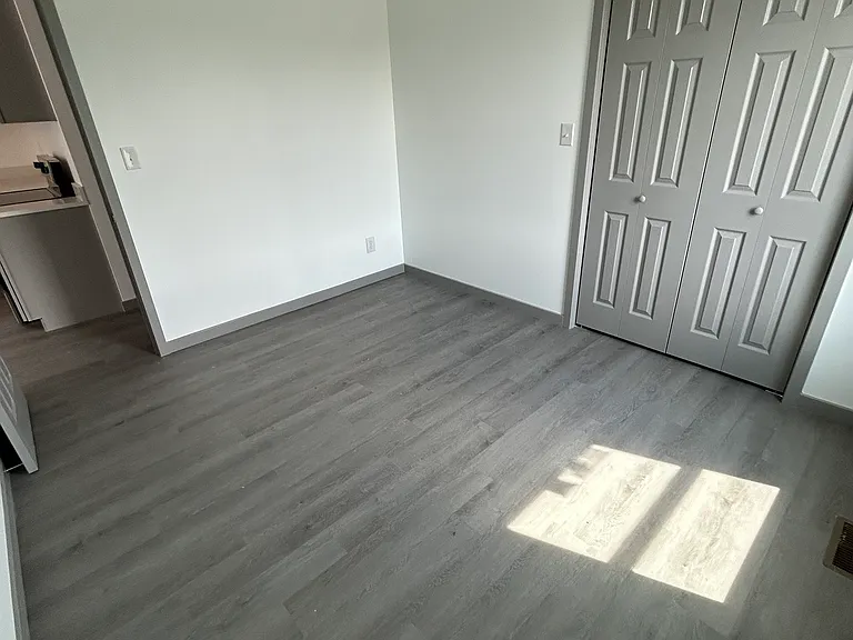 235 Iowa St — Photo 12