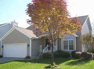 3121 Eagle Creek Dr, Bloomington, IL 61704