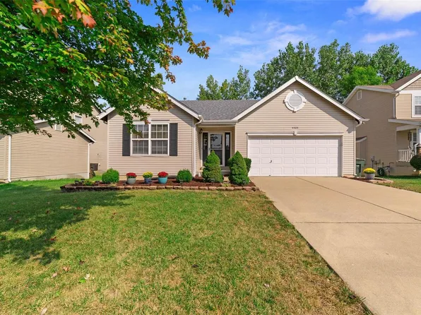 5505 Emerald Ridge Dr, Saint Charles, MO 63304