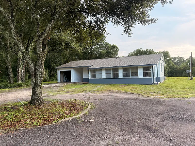 1051 Hawthorn St — Photo 1