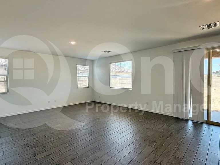 10838 W Marguerite Ave — Photo 2