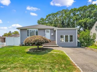 257 N Alleghany Avenue, Lindenhurst, NY 11757